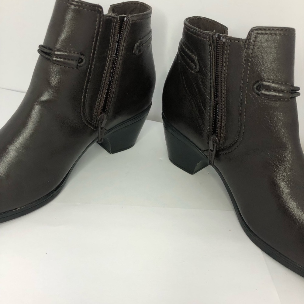 Clarks Women's Emily 2 Kaylie Brown Leather Heeled Booties Boots 6 US EUC - Picture 9 of 16